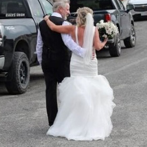 Vera Wang Wedding Gown - White by Vera Wang - Picture 12 of 13